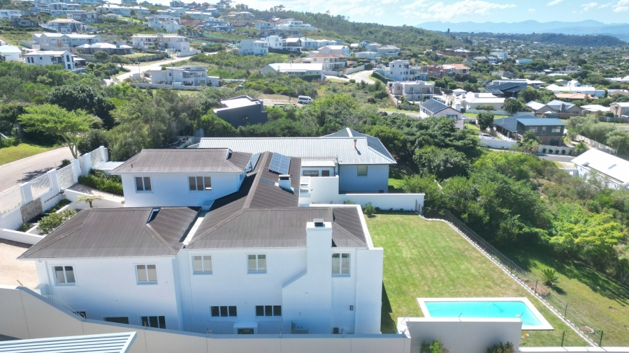 7 Bedroom Property for Sale in Whale Rock Western Cape